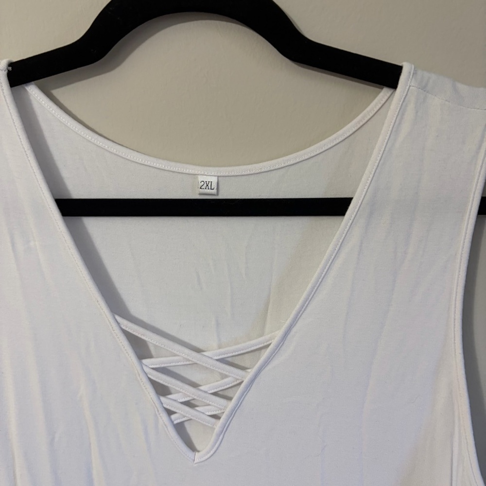 White Sleeveless V-Neck Top - Picture 2 of 2